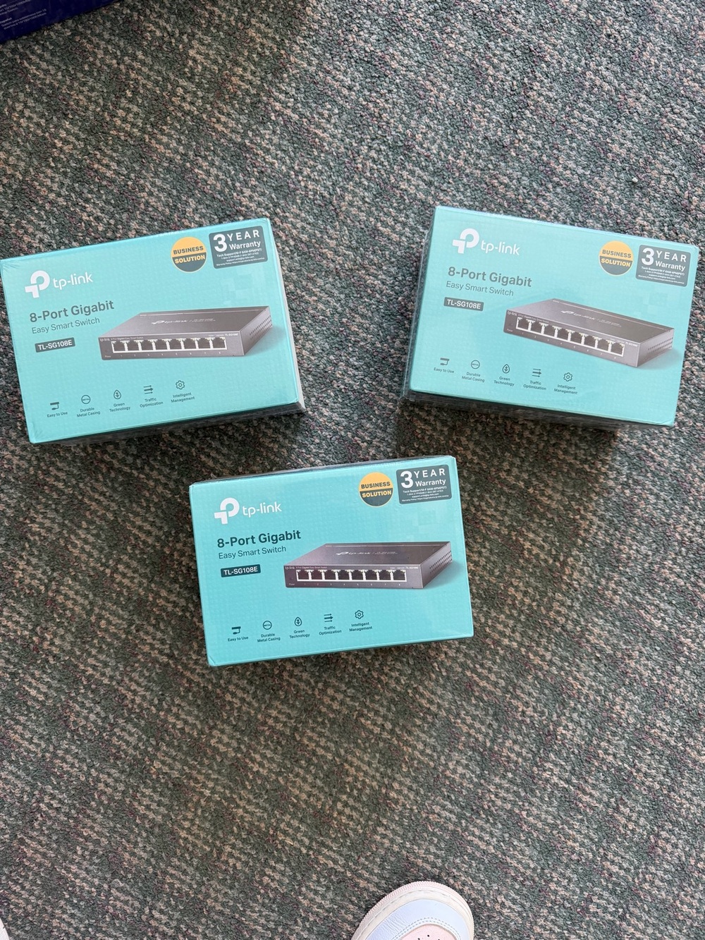 TP-Link 8-Port Gigabit Easy Smart Switch in teal